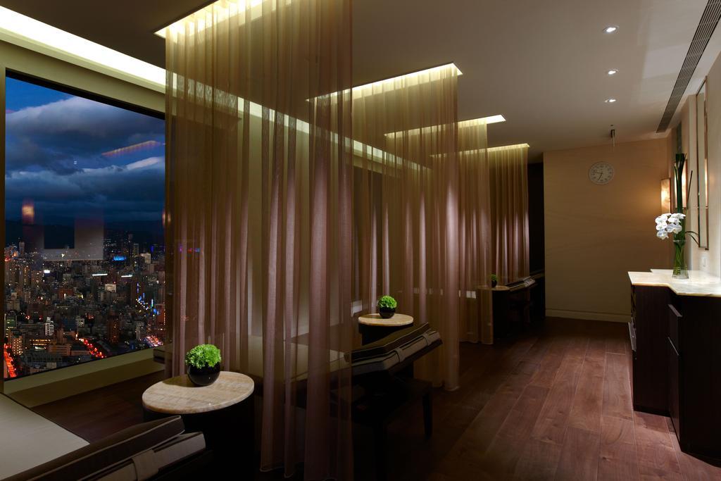 Hotel The Okura Prestige Tajpej Zewnętrze zdjęcie The Club at Hong Kong International Airport